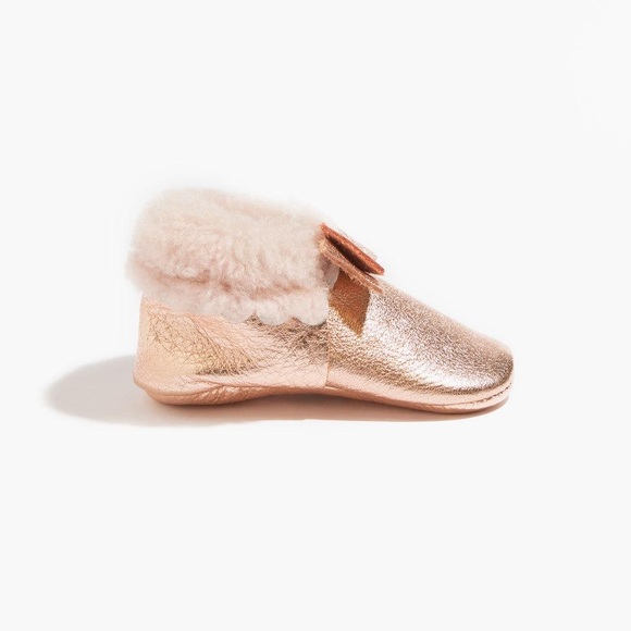 BNIB! FRESHLY PICKED Rose Gold Bow Pink Shearling - Picture 3 of 8
